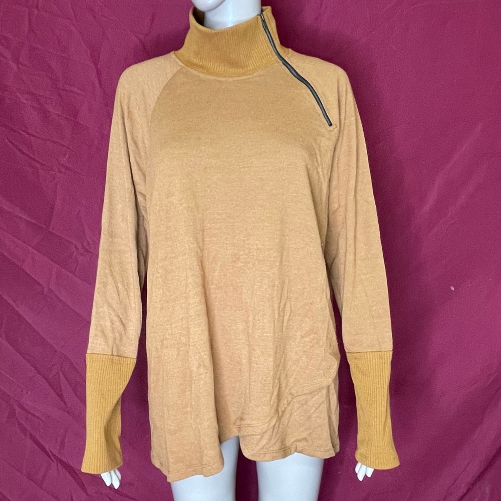 Doe & Rae Camel Mock Neck Zippered Pullover Sweater Size Large